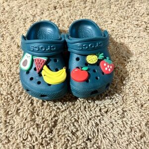 CROCS Toddler Kids Green Clogs with Fruit Charms.